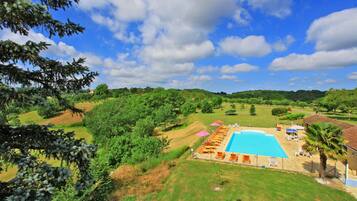 Een verwarmd zwembad