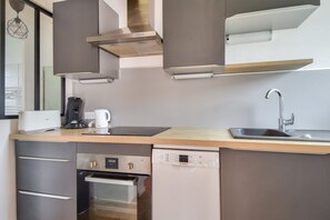 Fridge, microwave, oven, dishwasher