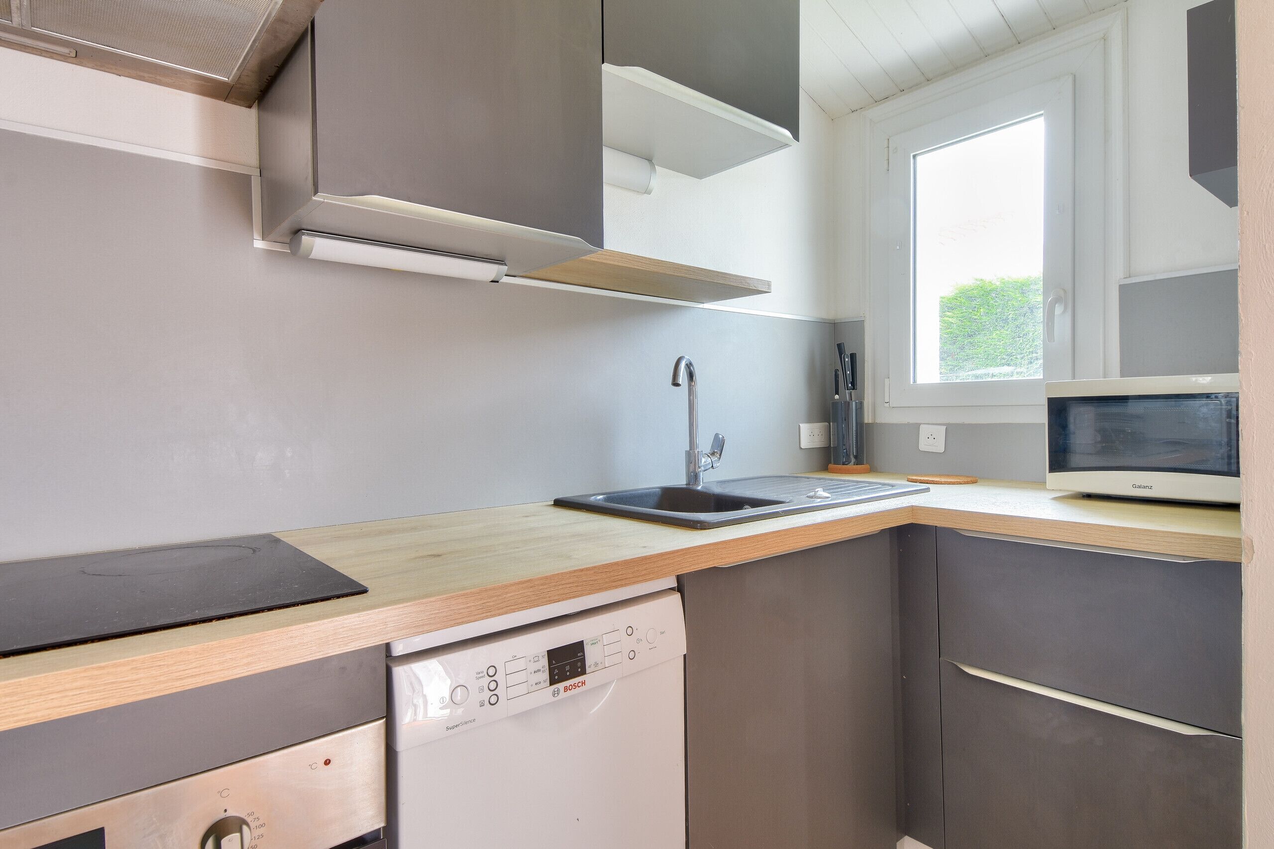 Kjøleskap, mikrobølgeovn, ovn og oppvaskmaskin