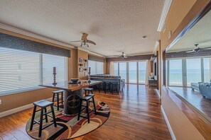 Interior - 602 Sanibel - Daytona Beach Oceanfront Vacations, Inc (Daytona Beach Shores)