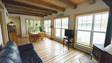 Télévision, cheminée