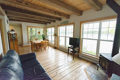 Bord du lac Miroir et SPA | À Fleur D'eau