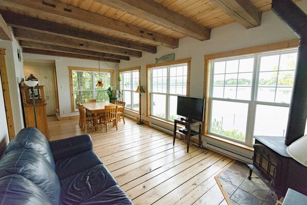 Télévision, cheminée