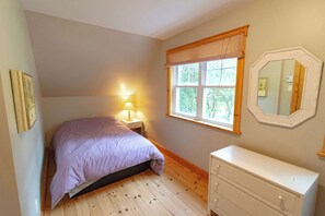 2 slaapkamers, een strijkplank/strijkijzer, wifi, beddengoed