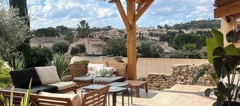 Villa provençale 8 pers. with swimming pool, air conditioning, calm and greenery with view.