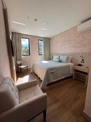 Caja de seguridad en la habitación y cortinas blackout 