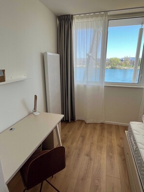 House | 1 bedroom, laptop workspace, iron/ironing board, bed sheets