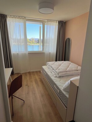 House | 1 bedroom, laptop workspace, iron/ironing board, bed sheets