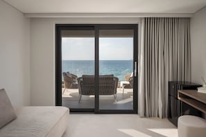 Suite junior, balcón, vistas al mar | Sábanas de algodón egipcio y ropa de cama de alta calidad