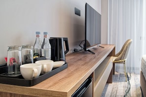 Standard-Doppelzimmer, Balkon, Bergblick | Zimmersafe, Verdunkelungsvorhänge, schallisolierte Zimmer