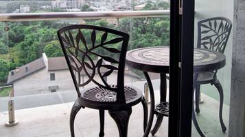 Phòng đôi Tiêu chuẩn, ban công, quang cảnh núi | Két bảo mật tại phòng, màn/rèm cản sáng, phòng cách âm