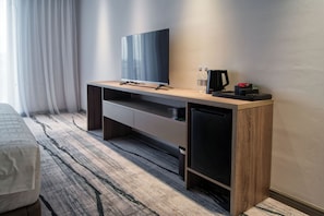 Standard-Doppelzimmer, Balkon, Bergblick | Zimmersafe, Verdunkelungsvorhänge, schallisolierte Zimmer
