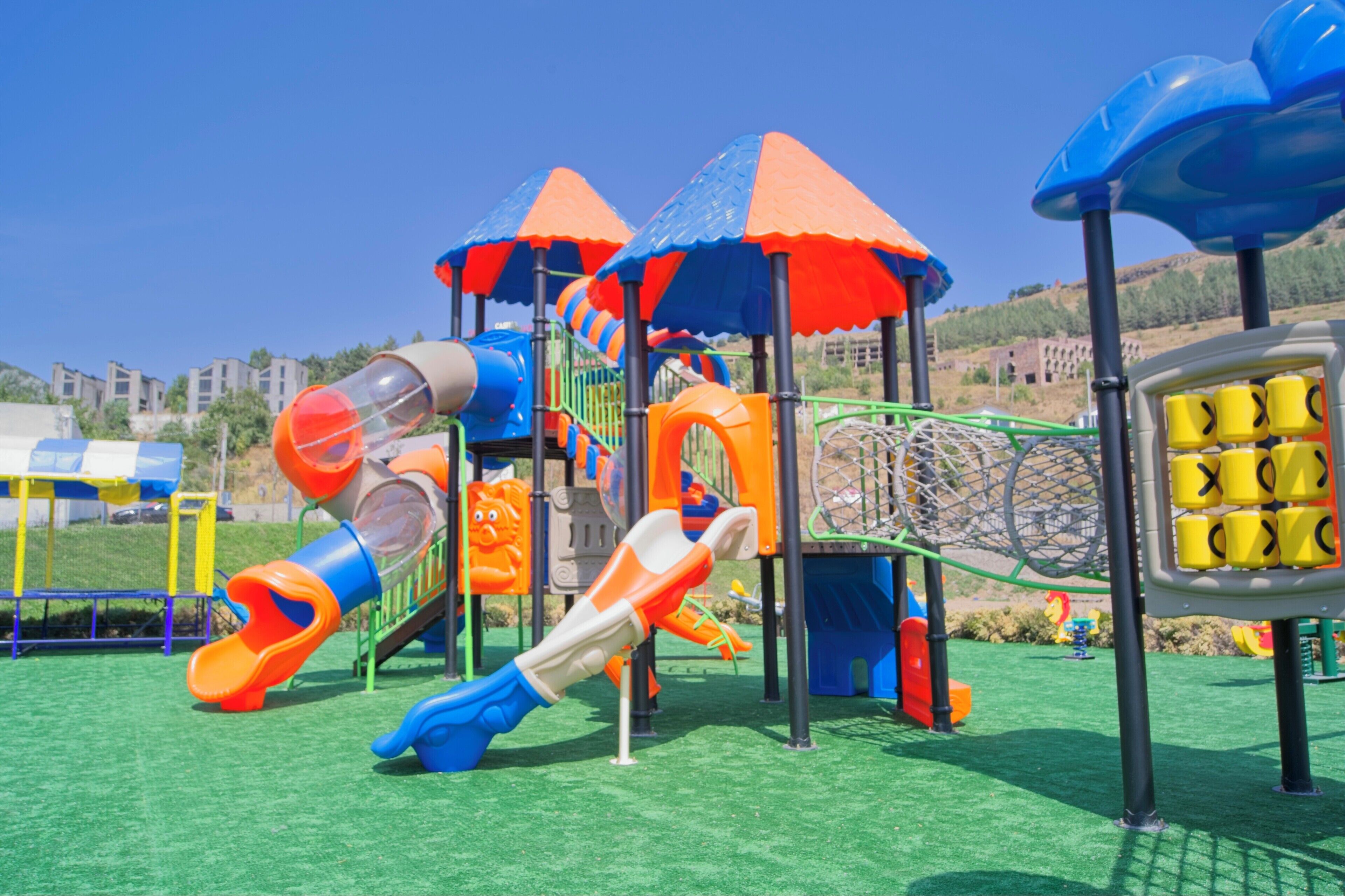 พื้นที่เล่นสำหรับเด็ก - กลางแจ้ง