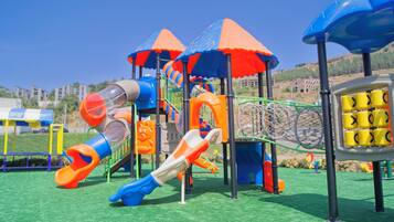 Área de juegos infantiles al aire libre