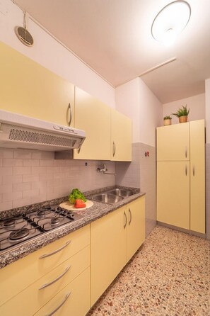 Fridge, microwave, coffee/tea maker, cookware/dishes/utensils