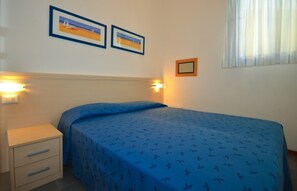 2 bedrooms, bed sheets