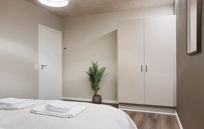 1 bedroom, desk, iron/ironing board, WiFi