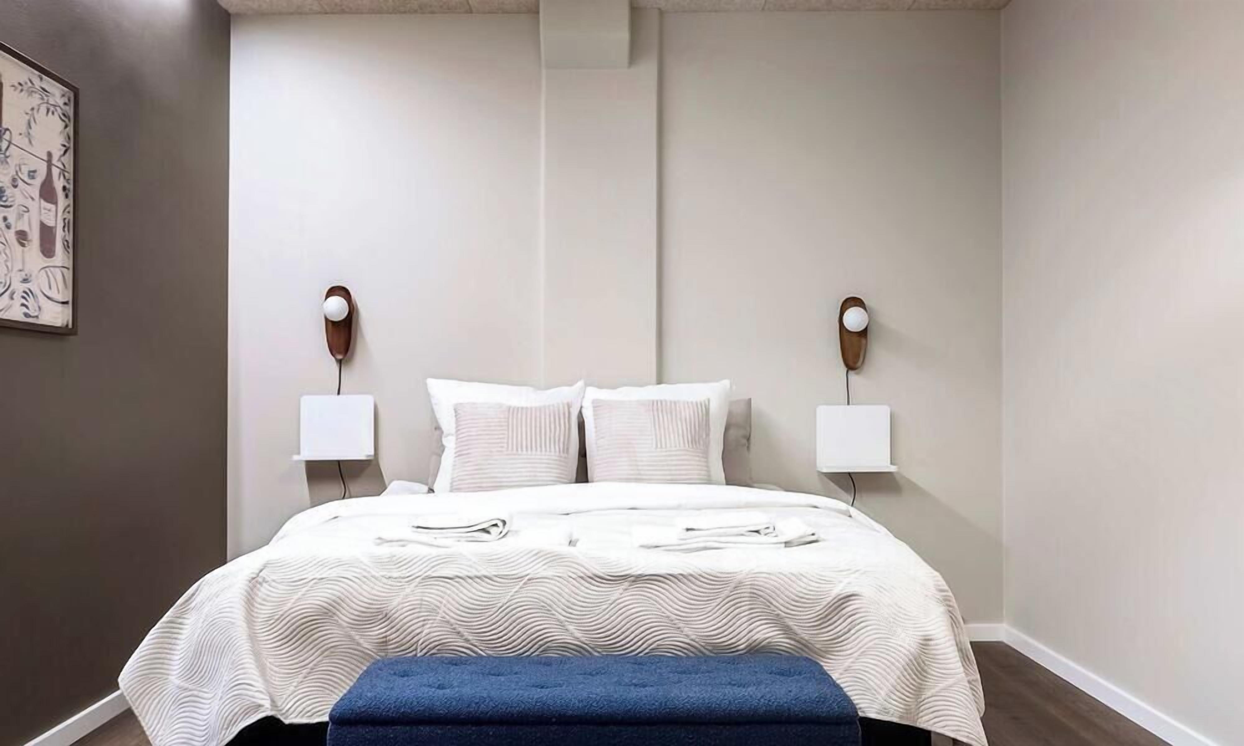 1 bedroom, desk, iron/ironing board, WiFi