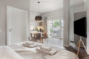 1 bedroom, desk, iron/ironing board, WiFi