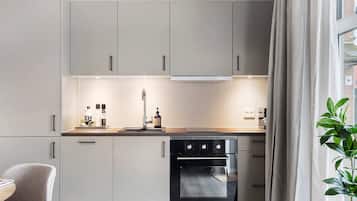 Kühlschrank, Ofen, Herdplatte, Geschirrspüler