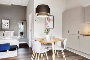 1 soverom, skrivebord, strykejern/-brett og wi-fi