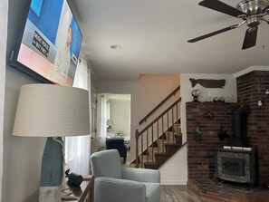 Smart TV, DVD player, books, stereo