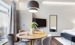 1 Schlafzimmer, Schreibtisch, Bügeleisen/Bügelbrett, WLAN