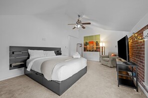 2 bedrooms, desk, iron/ironing board, free WiFi - New Listing! Steps from Cheesman Park | Extended Stay Ready (Denver)