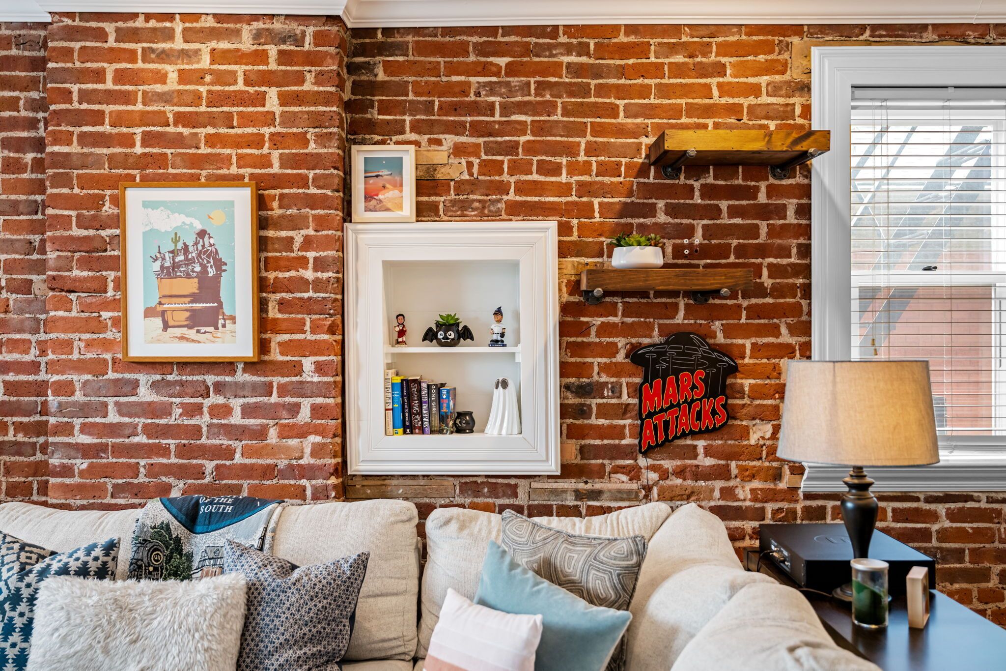 Smart TV, fireplace, offices