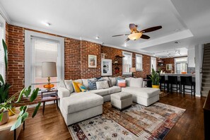 Smart TV, fireplace, offices - New Listing! Steps from Cheesman Park | Extended Stay Ready (Denver)