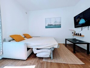 2 sovrum, resesäng, internet och sängkläder