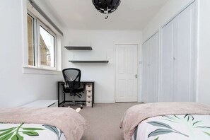 3 bedrooms, iron/ironing board, WiFi, bed sheets