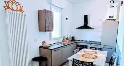 Gracious apartment in quite location.
Thought for a family of or a group of 4.