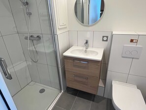 House | Bathroom | Hair dryer, towels, shampoo - Comfort Studio in a Premium Residence- Sport/cinema (Huningue)
