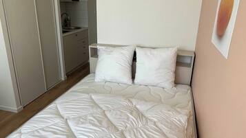 House | 1 bedroom, laptop workspace, iron/ironing board, bed sheets