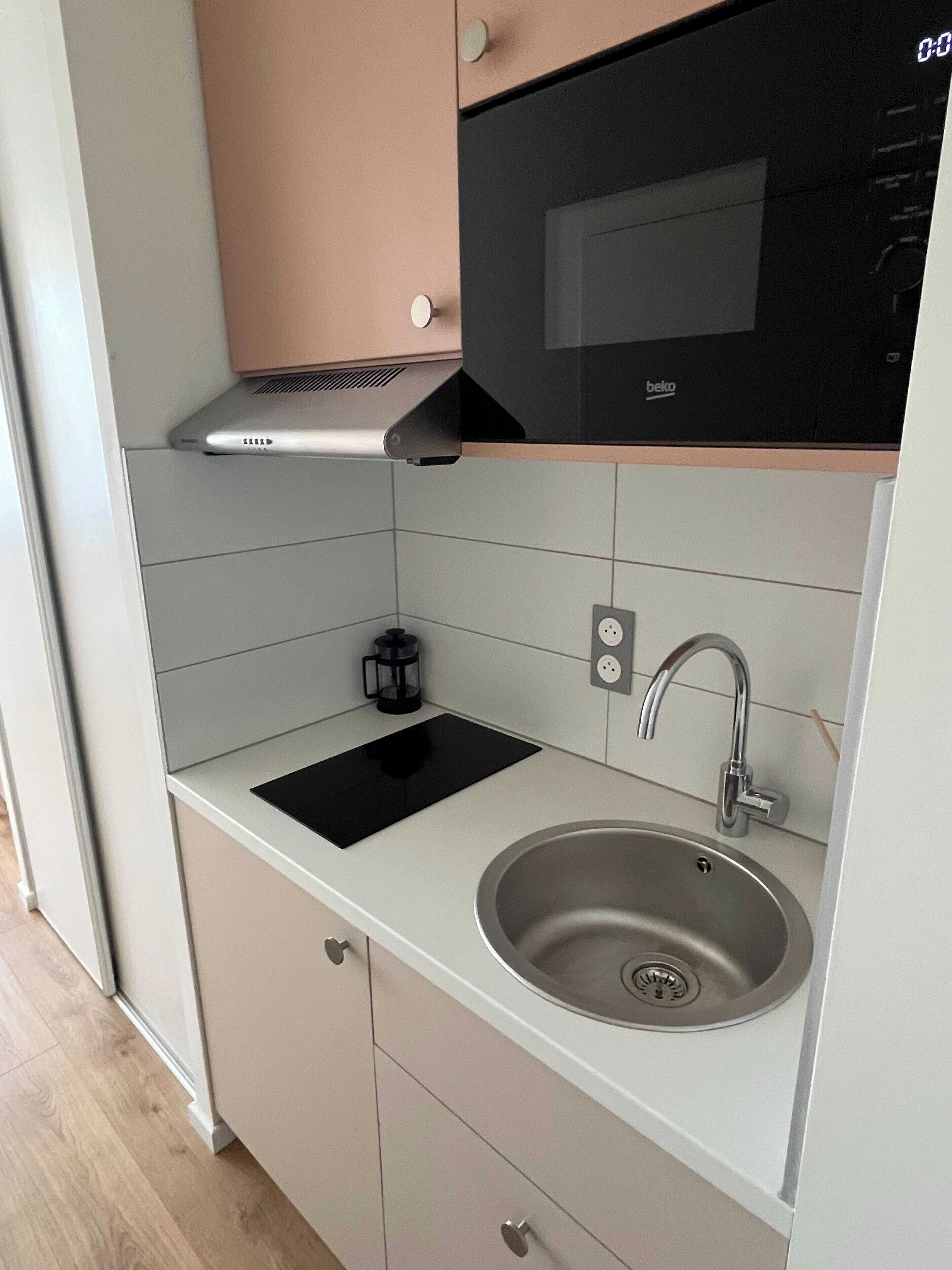 Casa | Cucina privata | Frigorifero, microonde, piano cottura, macchina per tè/caffè