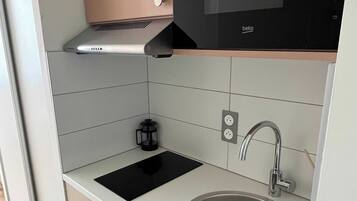 Casa | Cucina privata | Frigorifero, microonde, piano cottura, macchina per tè/caffè