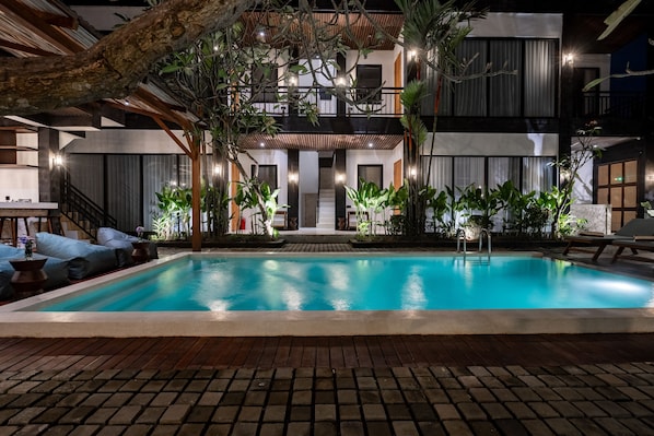 Outdoor pool, pool loungers