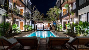 Outdoor pool, pool loungers