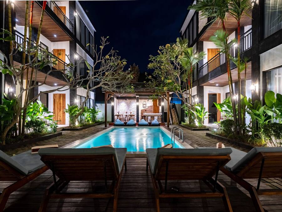 Outdoor pool, sun loungers