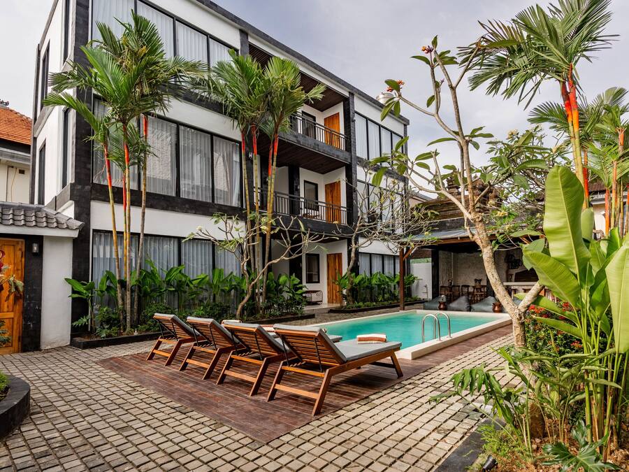 Outdoor pool, sun loungers