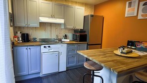 雪櫃、微波爐、焗爐、爐具