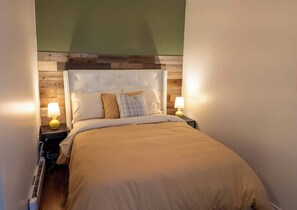 1 soverom, skrivebord, strykejern/-brett og wi-fi