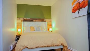 1 bedroom, desk, iron/ironing board, WiFi