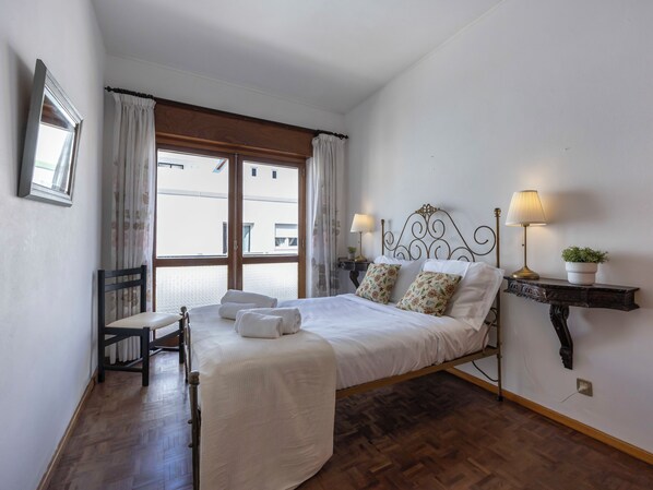 1 bedroom, iron/ironing board, travel cot, WiFi