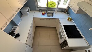 Micro-ondes, four, plaque de cuisson