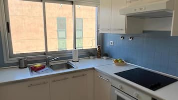 Micro-ondes, four, plaque de cuisson