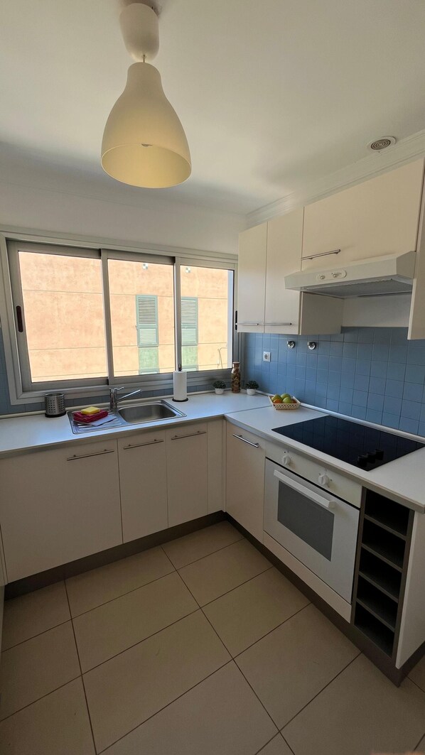 Microondas, horno y parrilla de estufa