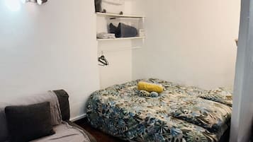 1 quarto, ferros/tĂĄbuas de passar roupa, Wi-Fi de cortesia