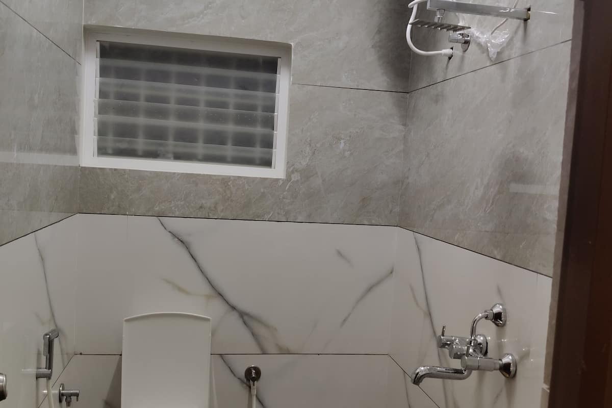 Ducha, toallas, jabón, shampoo